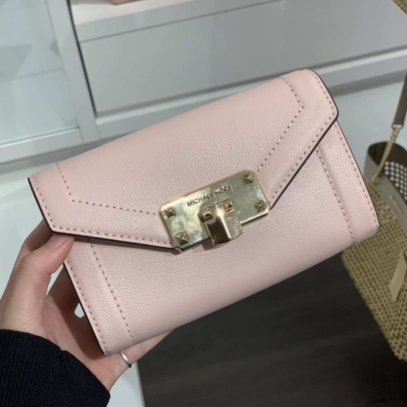 michael kors kinsley handbag